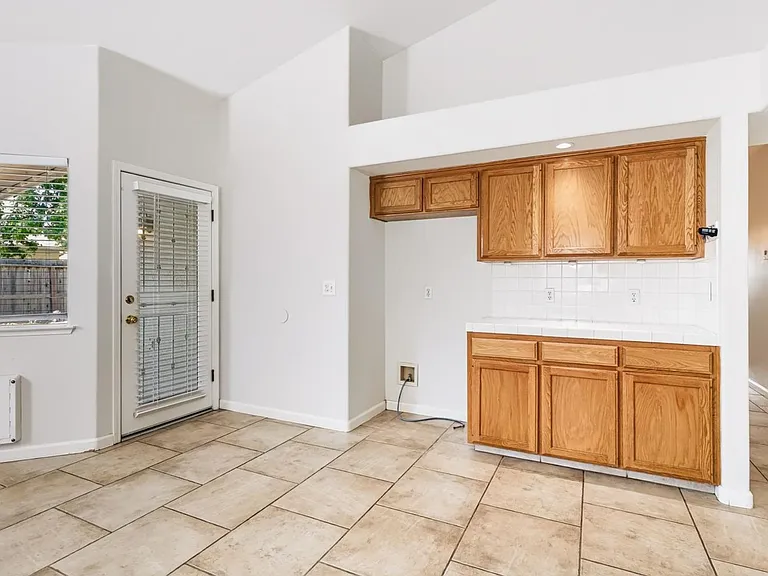 352 W Kelly Ave — Photo 12