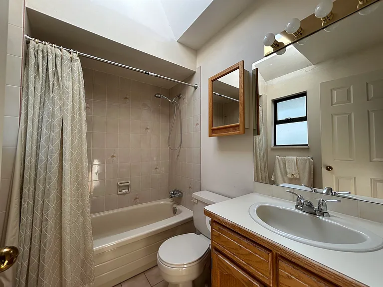 4902 Gladstone St #UPPER — Photo 11