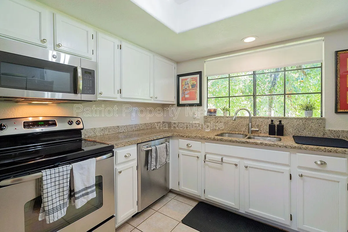 Building Photo - 6885 E Cochise Rd #220