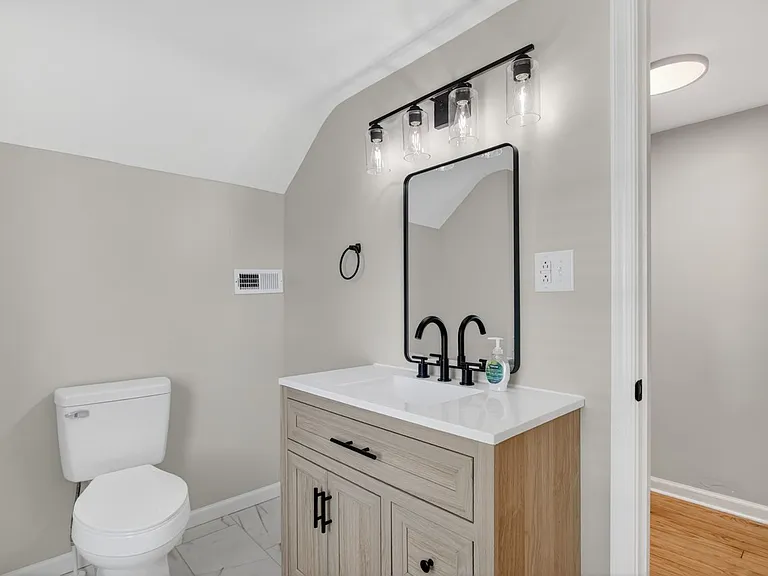 131 S Willow St — Photo 23