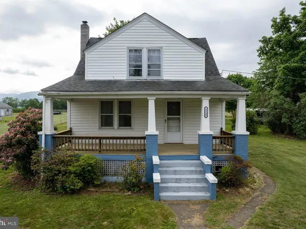 1113 Judy Ln, Stanley, VA 22851