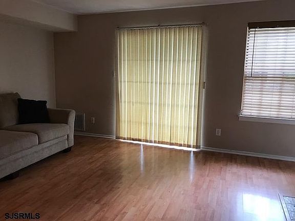 3rd image of 41 Waterview Dr #41