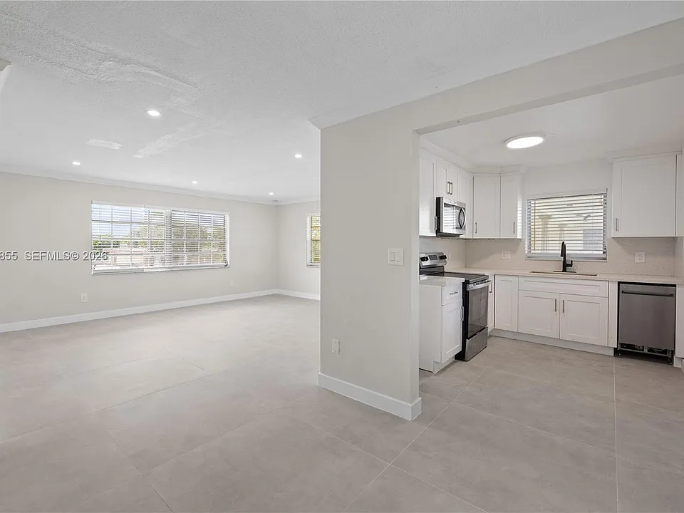 5141 Hollywood Blvd #202