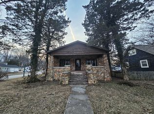 1557 S Kimbrough Ave, Springfield, MO 65807