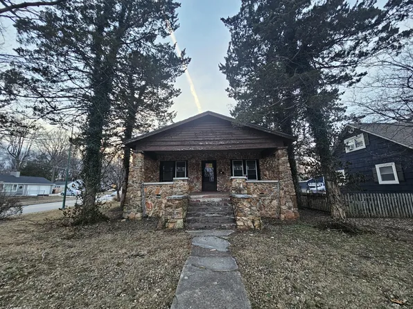 1557 S Kimbrough Avenue, Springfield, MO 65807