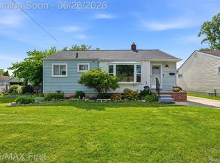 25709 Cubberness St, Saint Clair Shores, MI 48081