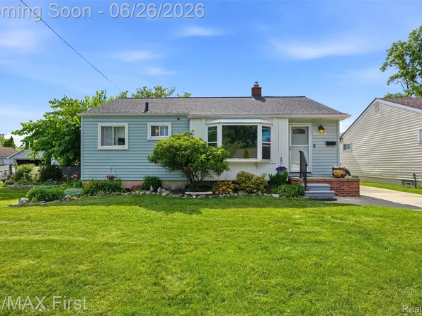 25709 Cubberness St, Saint Clair Shores, MI 48081