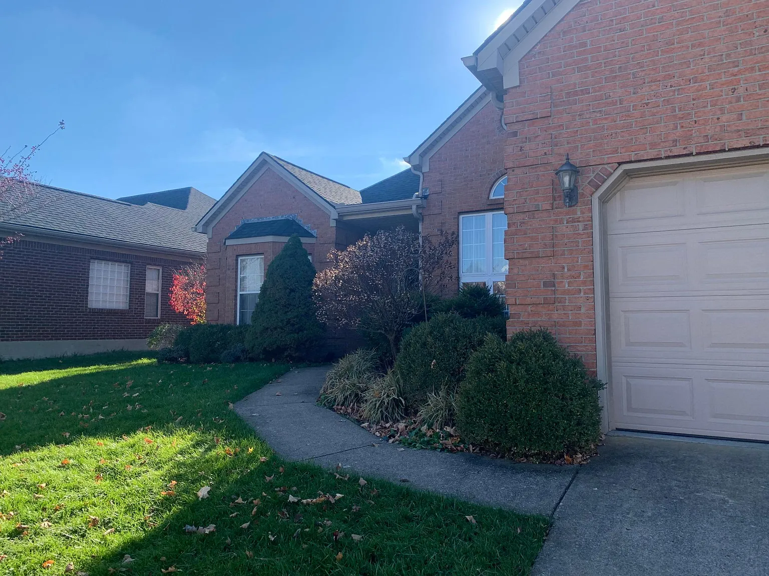 3 bed, 1956 sqft, $2,885 — Photo 2