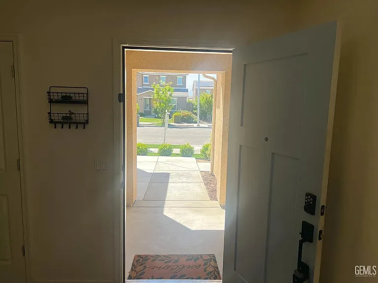 5918 Esmerelda Ave — Photo 2