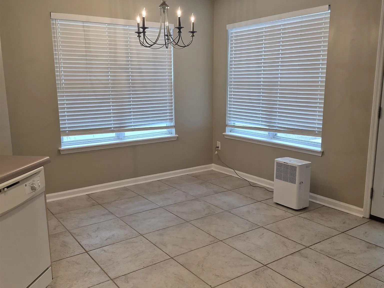 4 bed, 2.5 bath, 2156 sqft, $2,350 — Photo 4