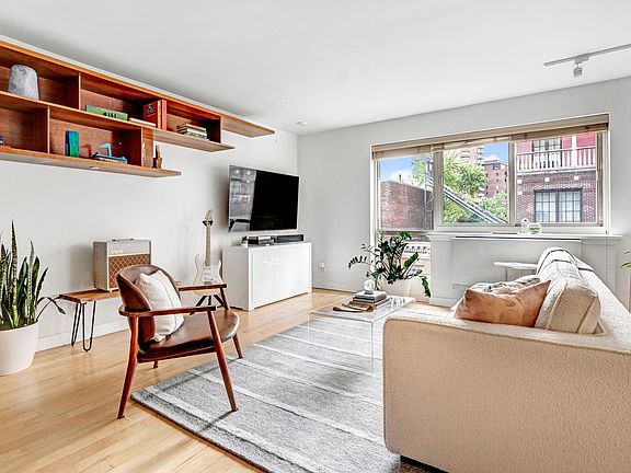 3rd image of 359 W 11th St APT 6B