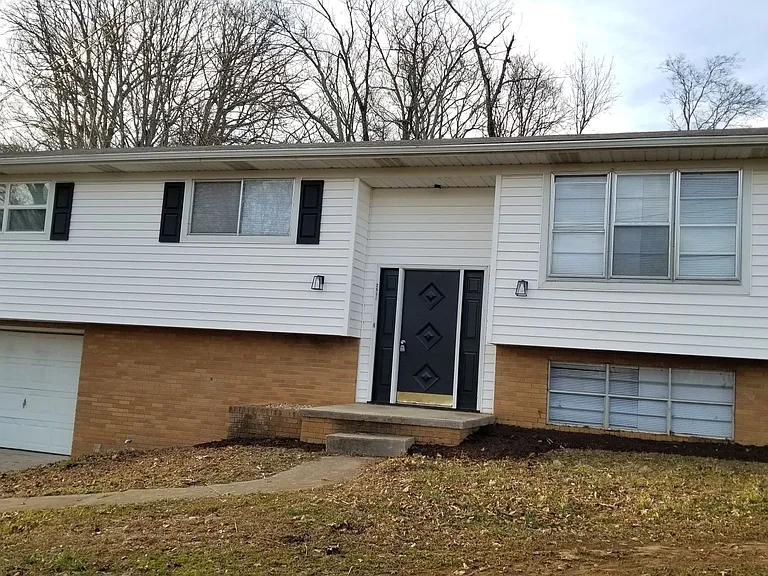 2568 Robin Cir — Photo 1