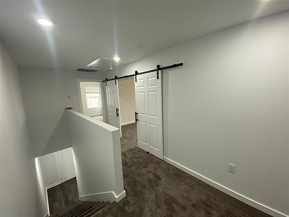 4th image of 341 Sunnyside Dr