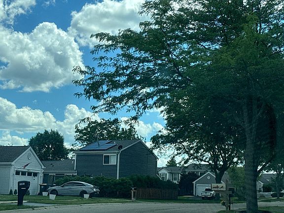 5th image of 950 Fox Chase Dr
