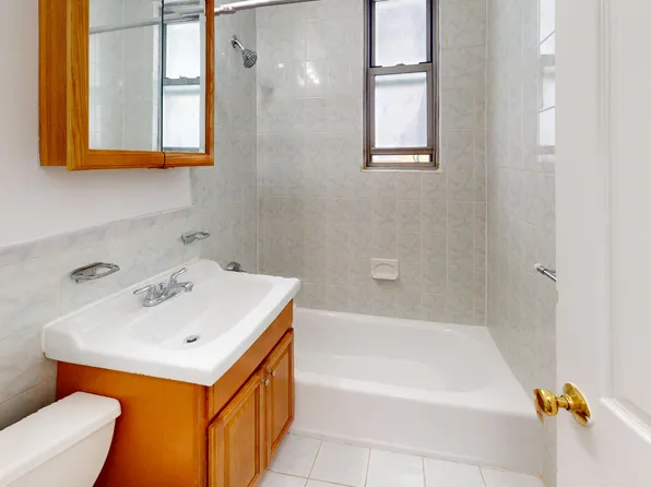 301 East 38th Street image 12 of 25