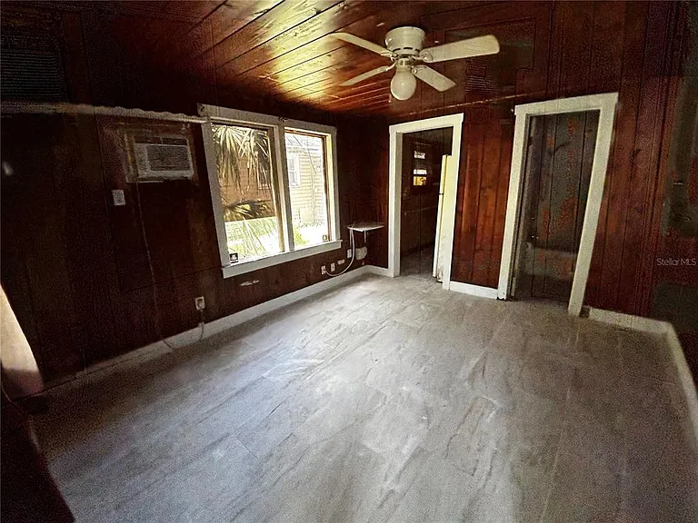 708 E Seneca Ave — Photo 9