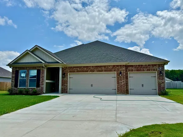 245 Oak Hollow Dr, Oakland, TN 38060