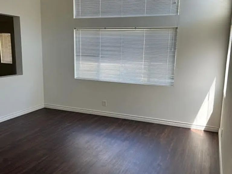 805 Pathfinder Way — Photo 2