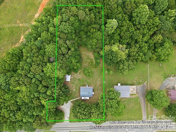3rd image of 825 21st Street Dr SE