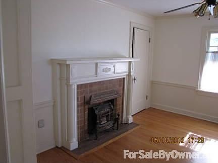 Upstair study/office/bedroom w/fireplace