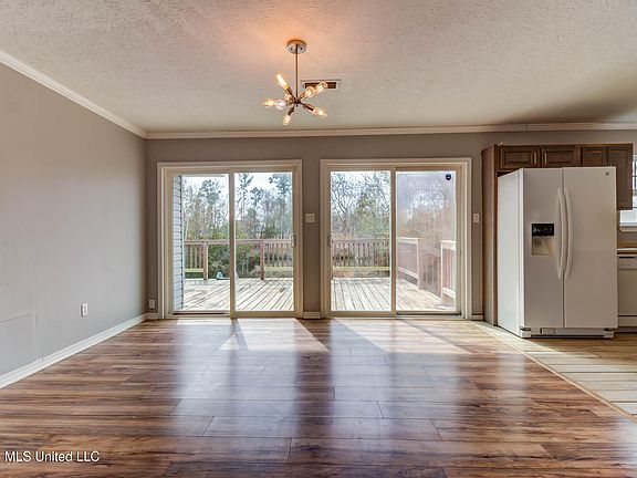 5th image of 661 Michelle Dr