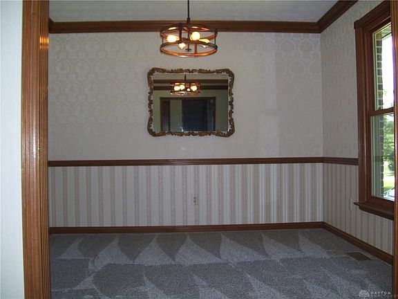 5th image of 275 Helen Ave
