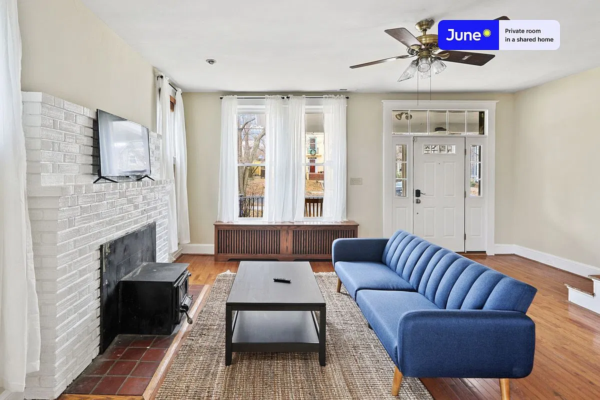 Queen bedroom in 5 bed/3 bath home in Brookland #866 B — Photo 4