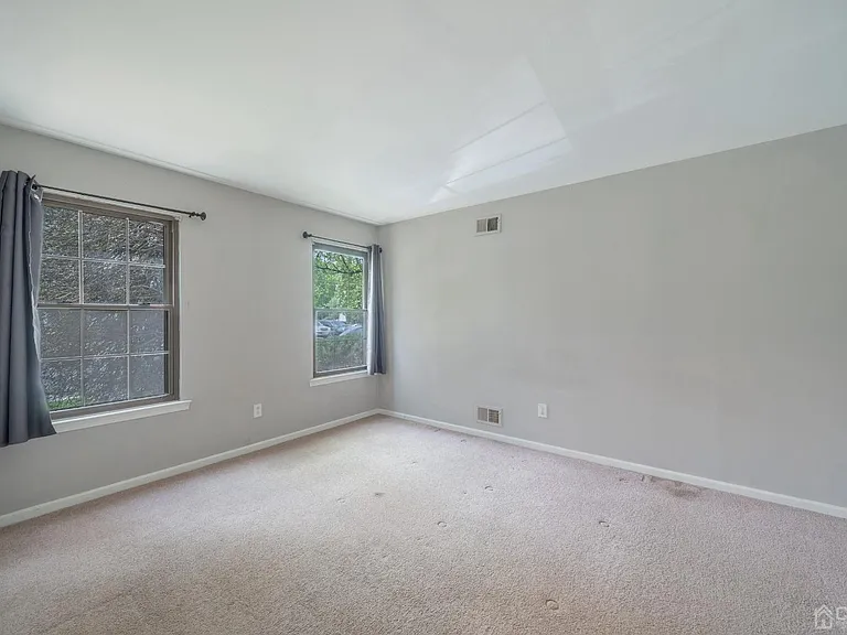 1612 Woodbridge Commons Way — Photo 8