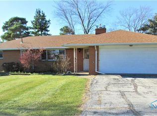 559 N Stadium Rd, Oregon, OH 43616