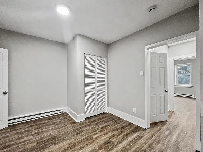 327-337 W Chestnut St — Photo 7