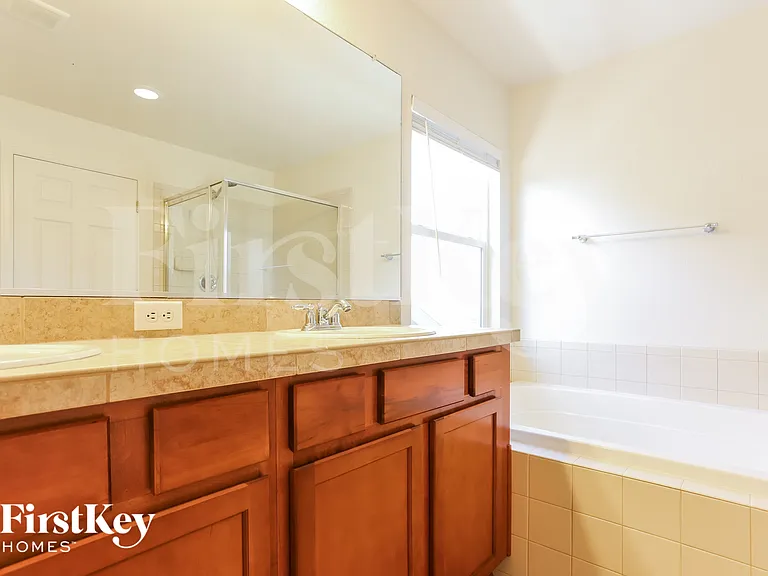 25028 E Canal Pl — Photo 11