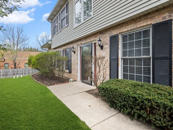 1485 Laurel Oaks Dr, Streamwood, IL 60107