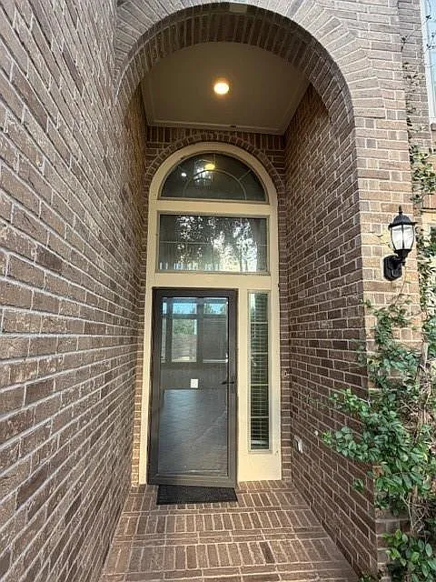4 bed, 3.5 bath, 2839 sqft, $2,700 — Photo 2