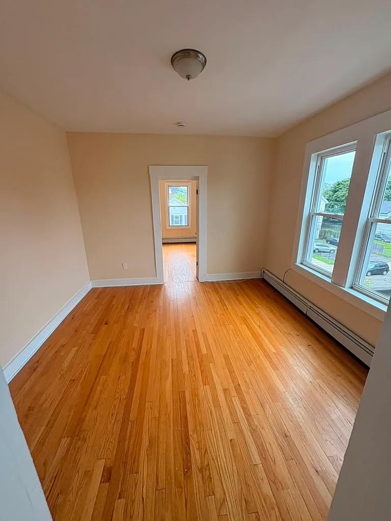 371 Blatchley Ave — Photo 4