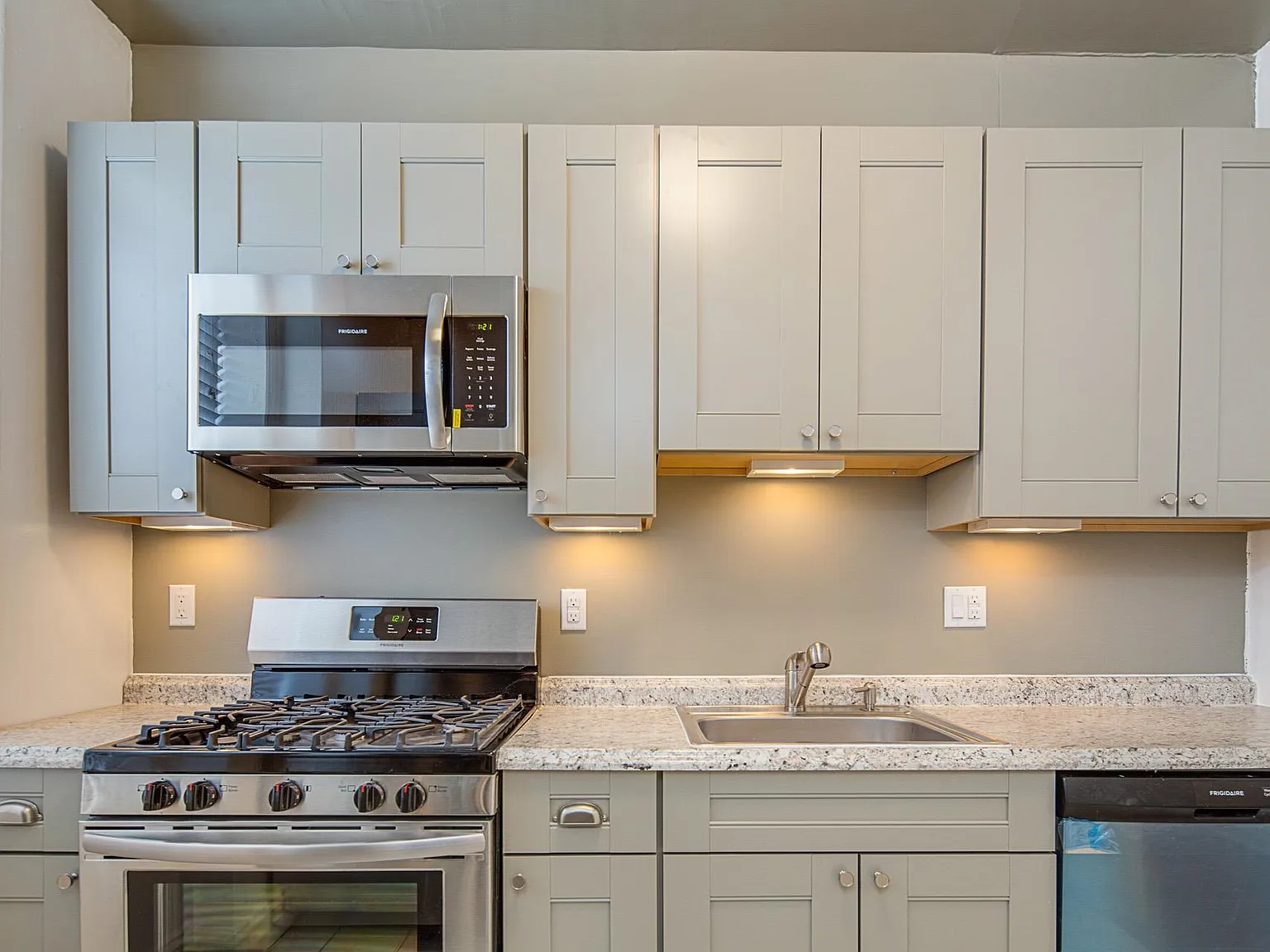 1 bed, 1.0 bath, 605 sqft, $1,900 — Photo 3