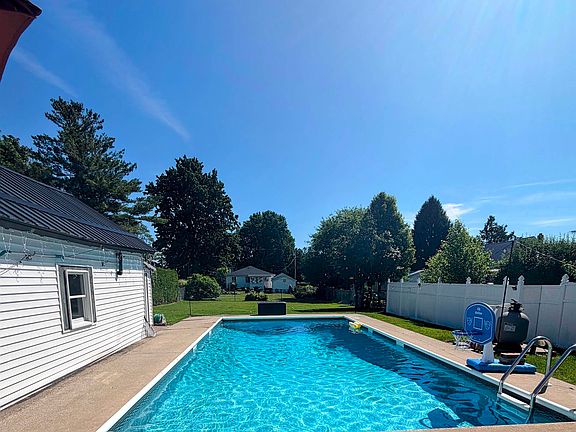 4th image of 722 Hamilton St