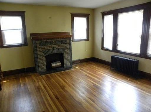 2nd image of 14-16 Grossman St