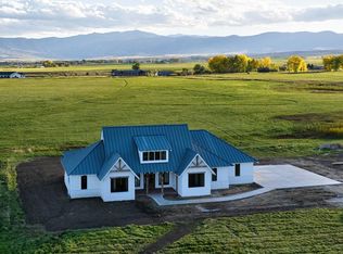 94 Paradise Park Rd, Sheridan, WY 82801