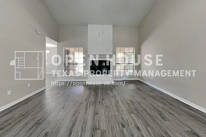 2811 Pineleaf Dr — Photo 3