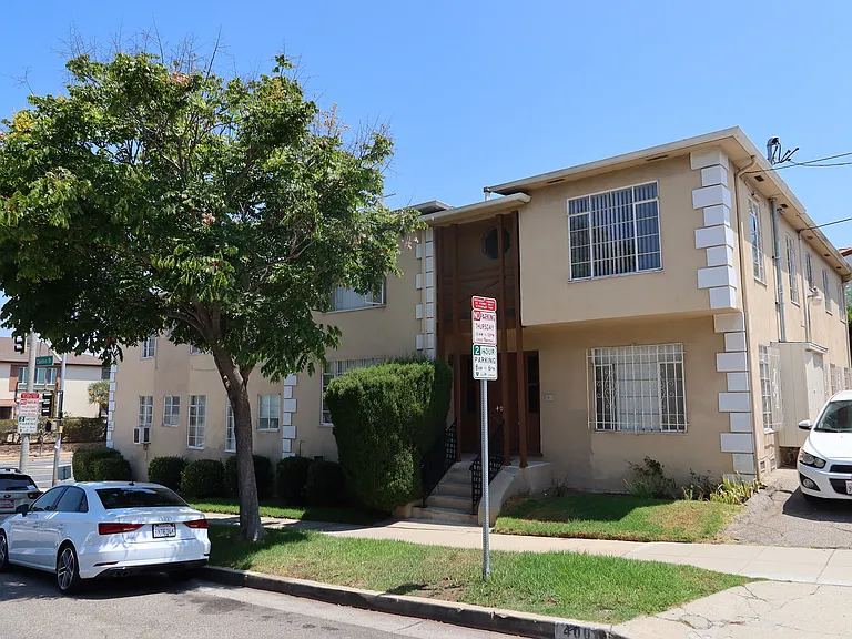 400 S Camden Dr #8 — Photo 1
