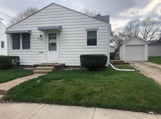 215 S 10th St, Monmouth, IL 61462