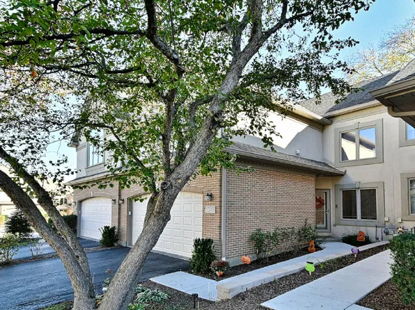 1043 W Sutton Ct, Palatine, IL 60067
