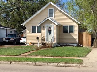513 11th Ave SE, Minot, ND 58701