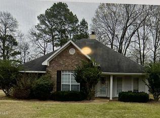320 White Oak Dr, Brandon, MS 39047