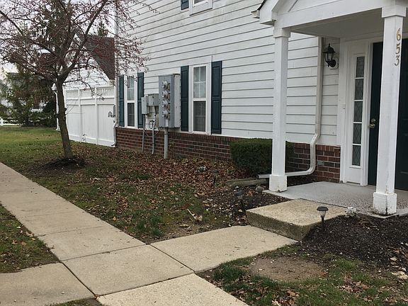 3rd image of 653 Lakeview Dr S