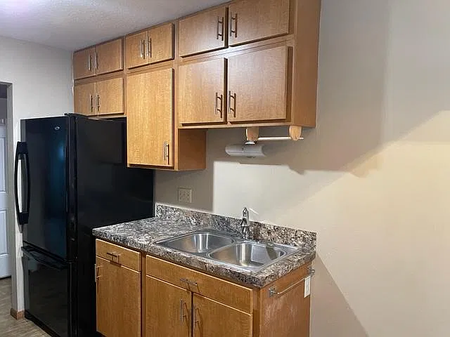 2 bed, 1000 sqft, $875 — Photo 4
