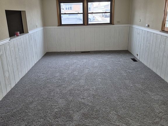 5th image of 12749 S Escanaba Ave