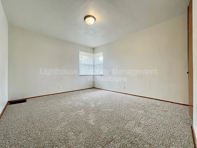 1220 Ottillia St SE #D — Photo 8