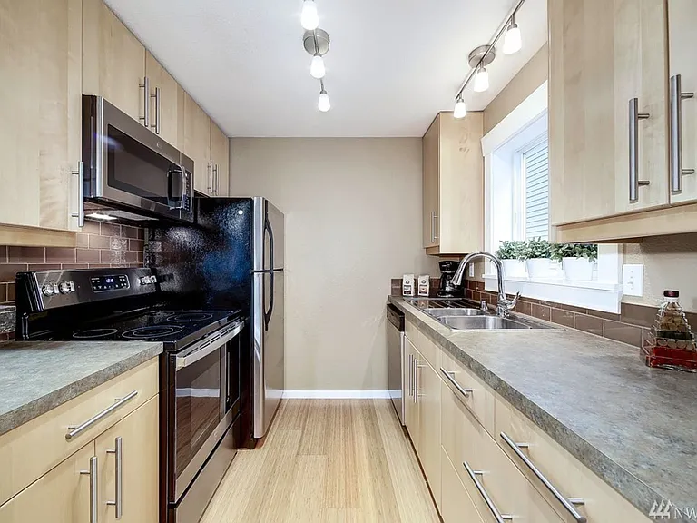 8659 Delridge Way SW #B3 — Photo 6