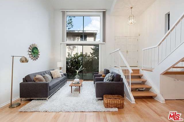 1st image of 986 Granville Ave #6